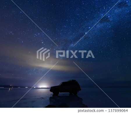 Majestic car silhouette at night with sky reflection in Uyuni Bolivia 137899064