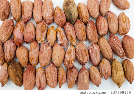 Even when neatly arranged, their individuality cannot be hidden: The reality of non-standard peanuts Even when neatly arranged, their individuality cannot be hidden: The reality of non-standard peanuts 137899139