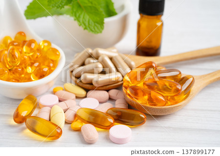 Fish oil vitamin with EPA and DHA,Alternative medicine herbal organic capsule with vitamin E omega 3. Fish oil vitamin with EPA and DHA,Alternative medicine herbal organic capsule with vitamin E omega 3. 137899177