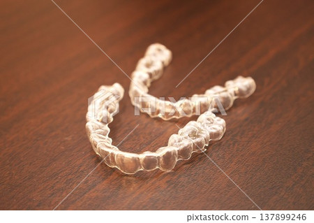 Mouthpiece-type orthodontic appliances 137899246