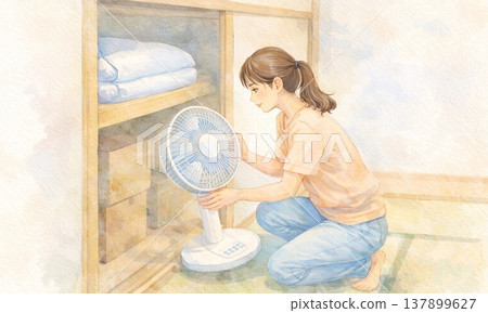 一位女士從衣櫥裡拿出一把扇子，為初夏做準備。 137899627