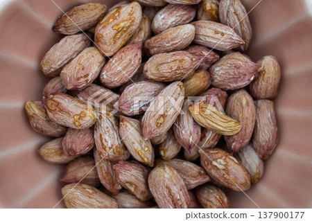 [High-resolution image] Texture of wrinkled small peanuts - natural dried texture 137900177