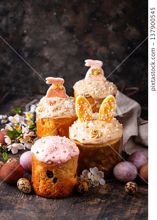 Traditional Easter cake kulich and eggs Traditional Easter cake kulich and eggs 137900545