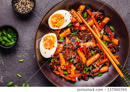Tteokbokki ,Spicy Stir fried Rice Cake. 137900760