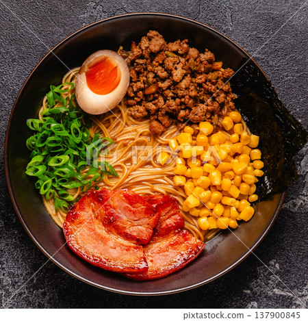 A bowl of ramen with noodles, meat and green onions. A bowl of ramen with noodles, meat and green onions. 137900845