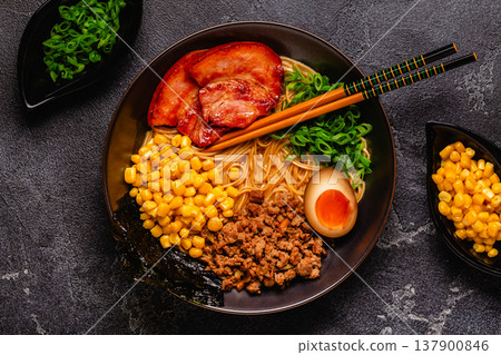 A bowl of ramen with noodles, meat and green onions. 137900846