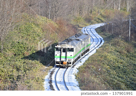 Sekihoku Main Line, Ikutahara - Kinka (Shin), JR Hokkaido, KiHa 40-833 + KiHa 40-1738 (Asahikawa) Sekihoku Main Line, Ikutahara - Kinka (Shin), JR Hokkaido, KiHa 40-833 + KiHa 40-1738 (Asahikawa) 137901991