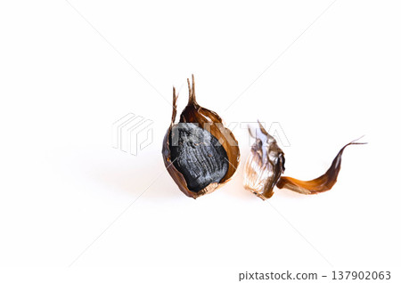 Black garlic from Aomori Prefecture 137902063