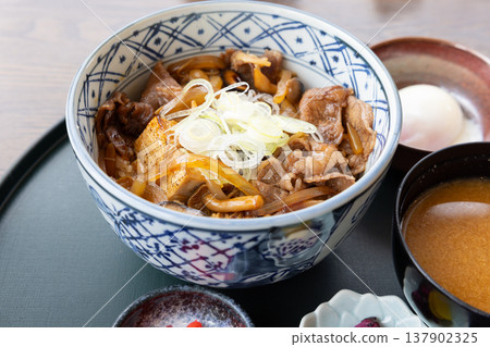 美味和牛壽喜燒蓋飯 137902325