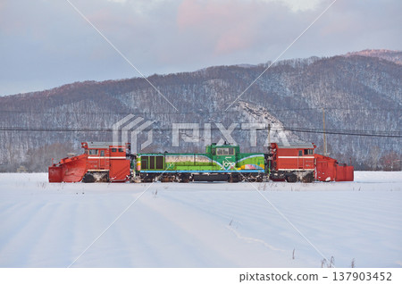 Sekihoku Main Line, Ikagyu - Aibetsu, JR Hokkaido, DE15-1534 (Asahikawa), Regular snow removal train, Russell, Regular snow removal 137903452