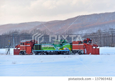 Sekihoku Main Line, Ikagyu - Aibetsu, JR Hokkaido, DE15-1534 (Asahikawa), Regular snow removal train, Russell, Regular snow removal 137903482
