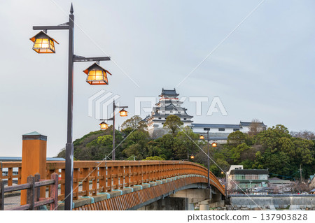 Jyounai bridge with lantern light up to Karatsu castle, Saga, Japan Jyounai bridge with lantern light up to Karatsu castle, Saga, Japan 137903828