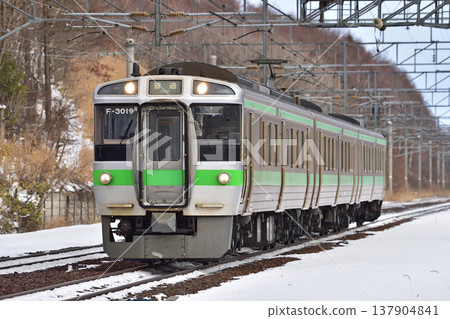 Chitose Line, Nishinosato (Shin), JR Hokkaido, 721 series, F-3019 formation (Sapporo), Airport 137904841