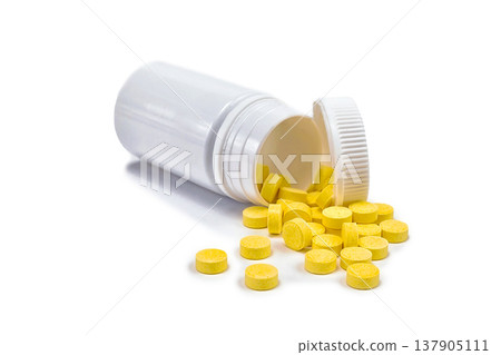 pill of folic acid on a white background pill of folic acid on a white background 137905111