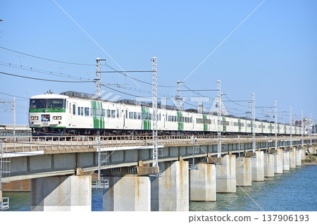 東海道本線茅崎~平塚 JR東日本185號A7列車(大宮) 舞子號 東海道本線茅崎~平塚 JR東日本185號A7列車(大宮) 舞子號 137906193