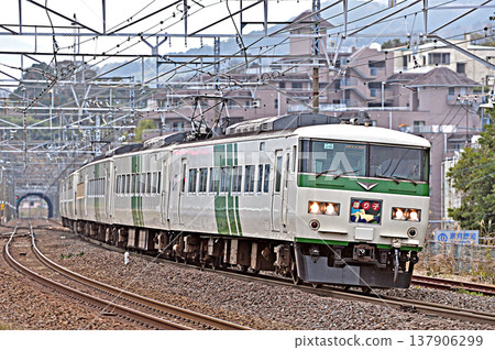 Tokaido Line Manazuru JR East 185 series OM09 formation (Omiya) Odoriko Tokaido Line Manazuru JR East 185 series OM09 formation (Omiya) Odoriko 137906299