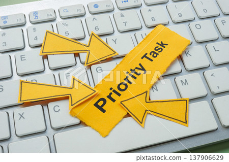 Priority task highlighted on keyboard reflecting time management focus. 137906629