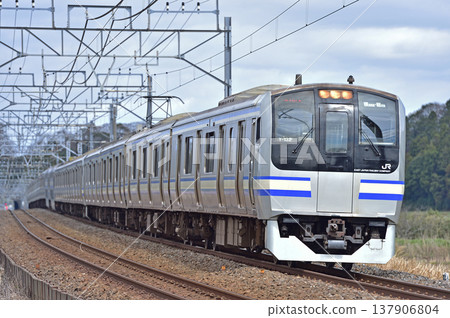 JR東日本E217系列Y-132次列車(鎌倉站),總武本線,櫻站至莫諾伊站之間。 JR東日本E217系列Y-132次列車(鎌倉站),總武本線,櫻站至莫諾伊站之間。 137906804