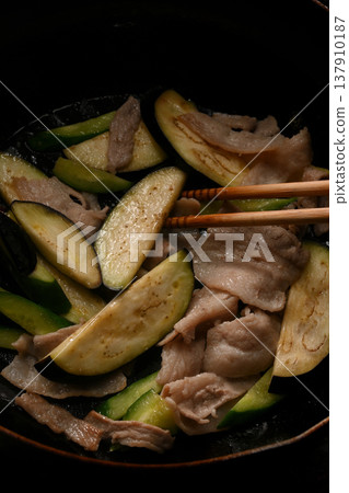 茄子黃瓜豬肉炒 茄子黃瓜豬肉炒 137910187