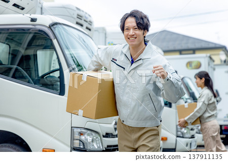 送貨人員 137911135