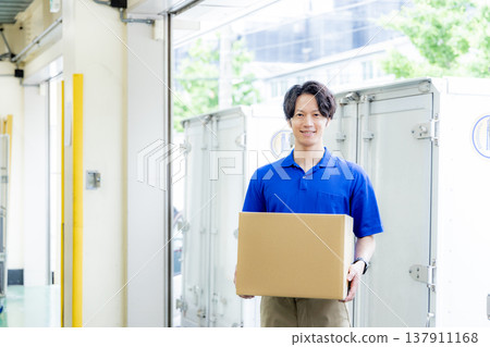 送貨司機送行李 137911168