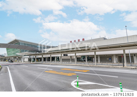 北海道旭川市，熱門旅遊勝地美瑛最近的機場，陽光明媚的旭川機場 137911928