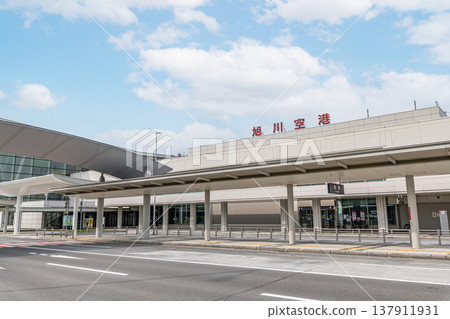 北海道旭川市，熱門旅遊勝地美瑛最近的機場，陽光明媚的旭川機場 137911931