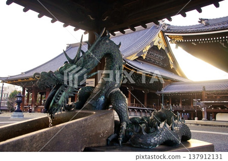 Dragon at the Chozuya-yakata (water purification fountain) of Higashi Honganji Temple, Kyoto Prefecture, Tokoha-cho, Shimogyo Ward, Kyoto City, February 2022 Dragon at the Chozuya-yakata (water purification fountain) of Higashi Honganji Temple, Kyoto Prefecture, Tokoha-cho, Shimogyo Ward, Kyoto City, February 2022 137912131