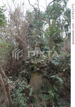 八王子城遺址第九站的天狗雕像,位於八王子神社旁。 八王子城遺址第九站的天狗雕像,位於八王子神社旁。 137912771