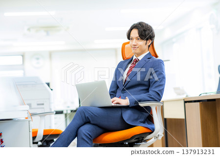 辦公室商人 137913231