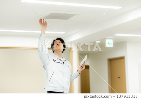 男人在工作 137913313