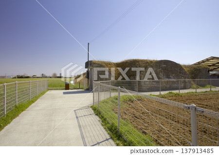 宇津良野機場遺址—“巨型防空洞” 137913485