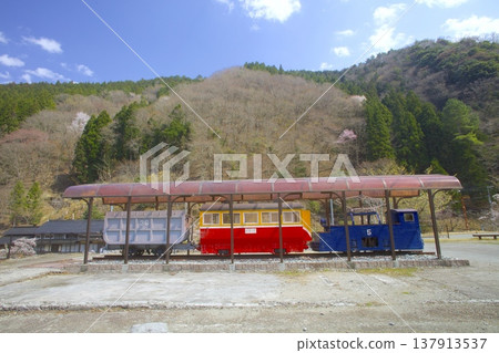 禦子畑選礦廠展示並保存了「一日元列車」、「銀色馬車路」和其他現代工業遺產遺址。 禦子畑選礦廠展示並保存了「一日元列車」、「銀色馬車路」和其他現代工業遺產遺址。 137913537