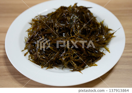盤子裡的生吉巴薩 137913864