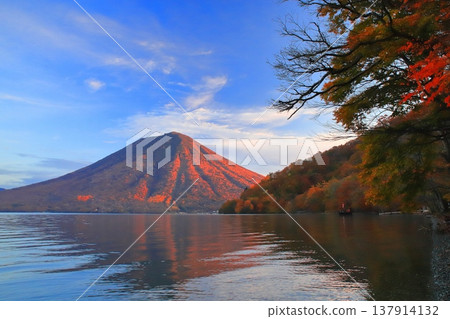 Mountains and Lakes: An Autumn Harmony 137914132