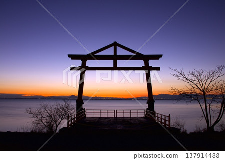 The "Seven Willow Gates" and Lake Biwa bathed in the morning light / Sakamoto Castle Ruins Park (a place associated with Akechi Mitsuhide) The "Seven Willow Gates" and Lake Biwa bathed in the morning light / Sakamoto Castle Ruins Park (a place associated with Akechi Mitsuhide) 137914488
