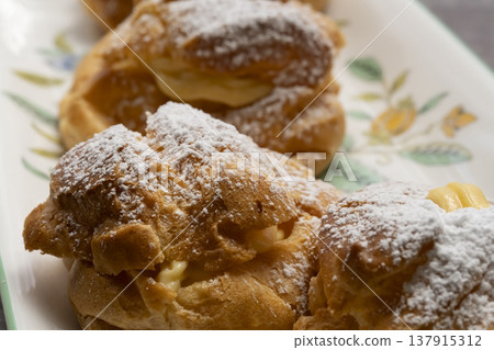 自製泡芙,自然光 自製泡芙,自然光 137915312