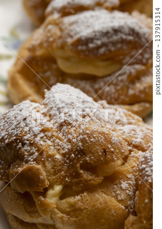 自製泡芙,自然光 自製泡芙,自然光 137915314