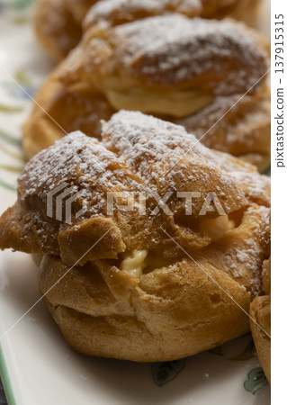 自製泡芙,自然光 自製泡芙,自然光 137915315