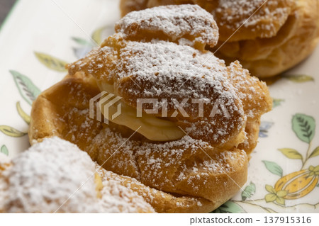 自製泡芙,自然光 自製泡芙,自然光 137915316