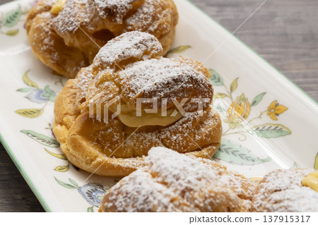 自製泡芙,自然光 自製泡芙,自然光 137915317