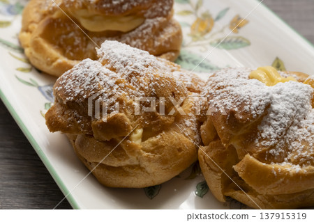 自製泡芙,自然光 自製泡芙,自然光 137915319