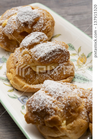 自製泡芙,自然光 自製泡芙,自然光 137915320