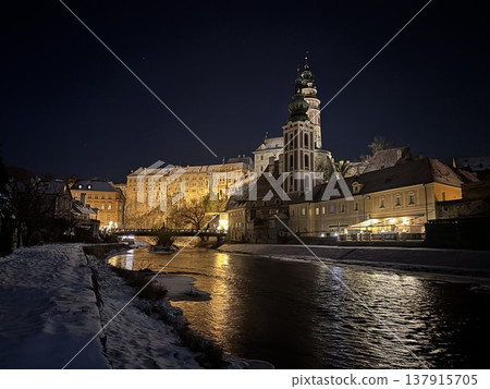 Český Krumlov Castle at night and snow Český Krumlov Castle at night and snow 137915705
