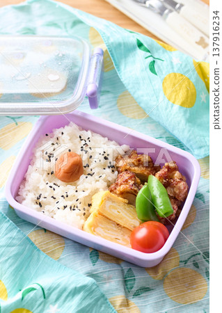 Children's lunch box 137916234