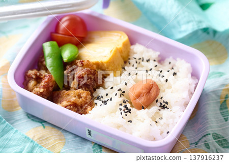 Children's lunch box 137916237