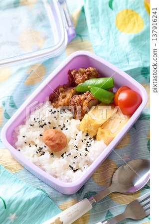 Children's lunch box 137916241