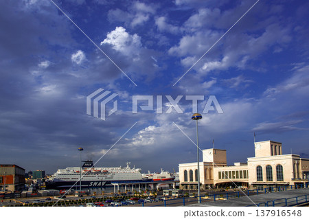 Port of Naples 137916548