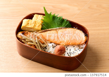 自製鮭魚便當 自製鮭魚便當 137917514