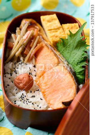 自製鮭魚便當 自製鮭魚便當 137917533